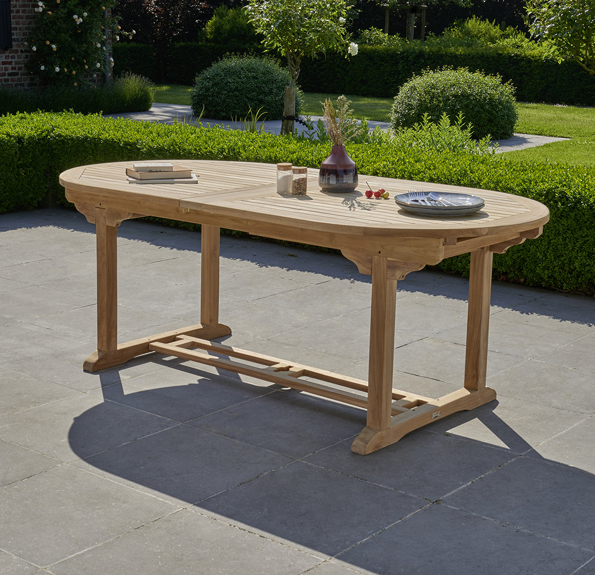 Berah Getah Jardin table jardin teck ovale extensible 10/12 pers