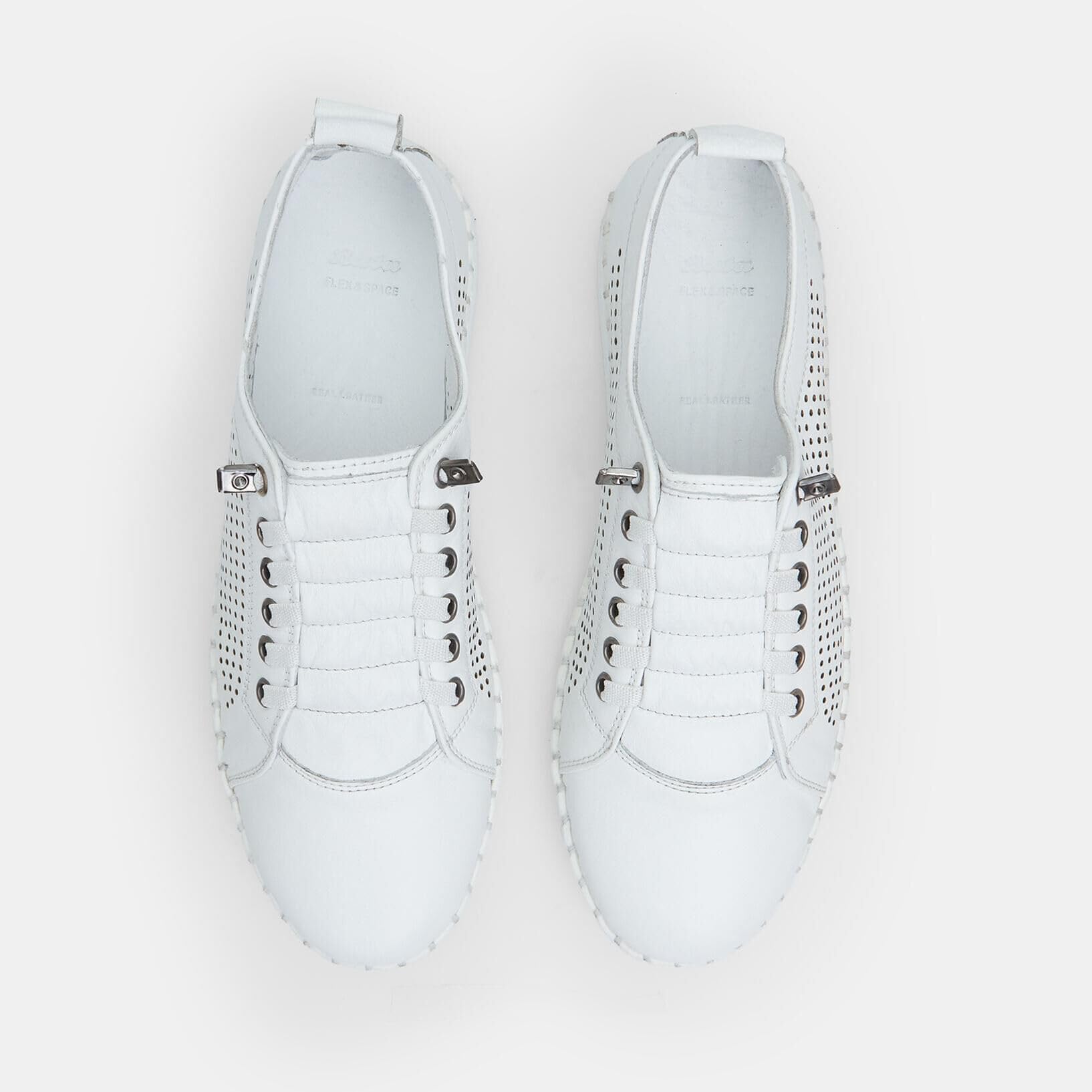 Bata Sneakers femme cuir perforé semelle caoutchouc