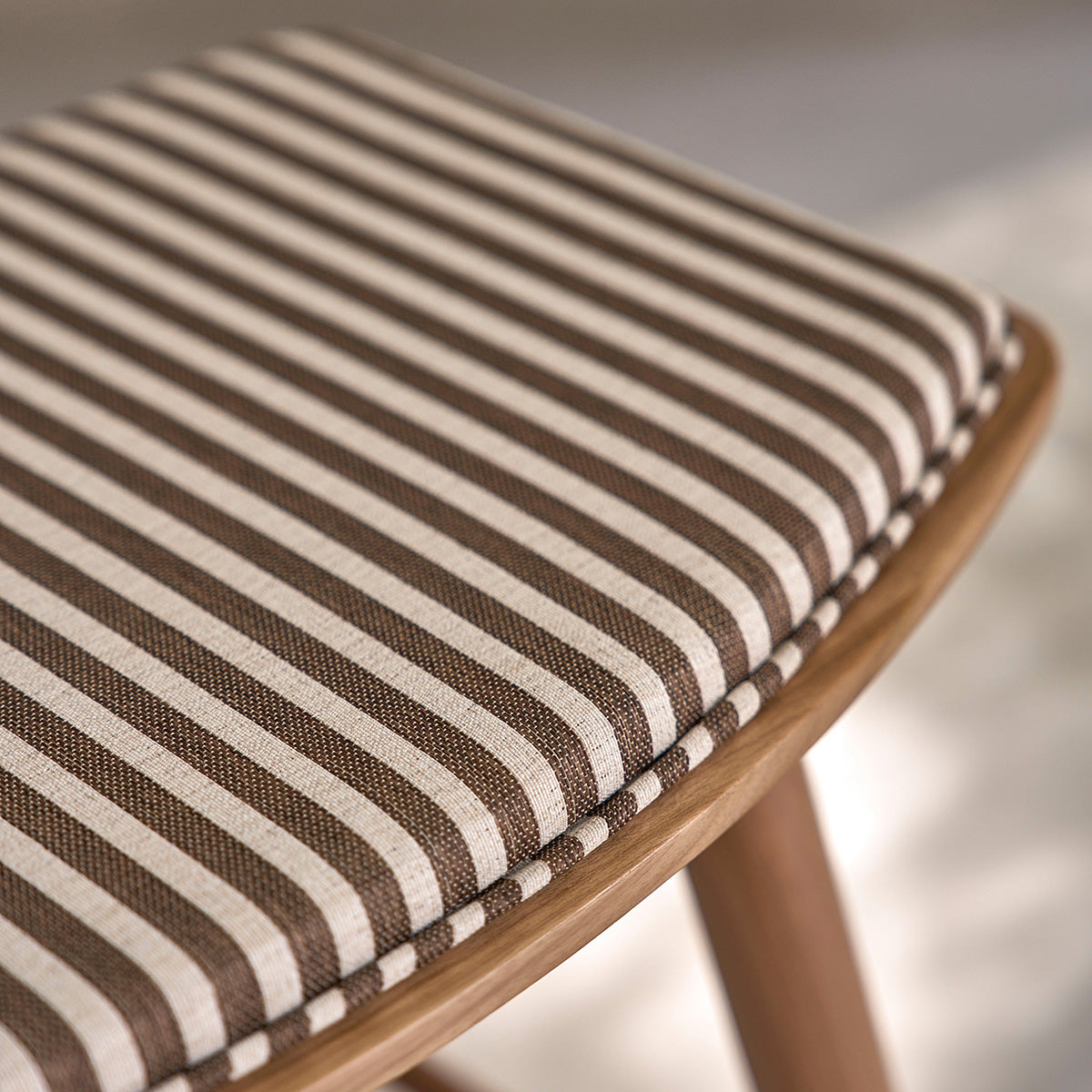 Berah Getah AMBRE Tabouret de bar teck 45 cm rayures