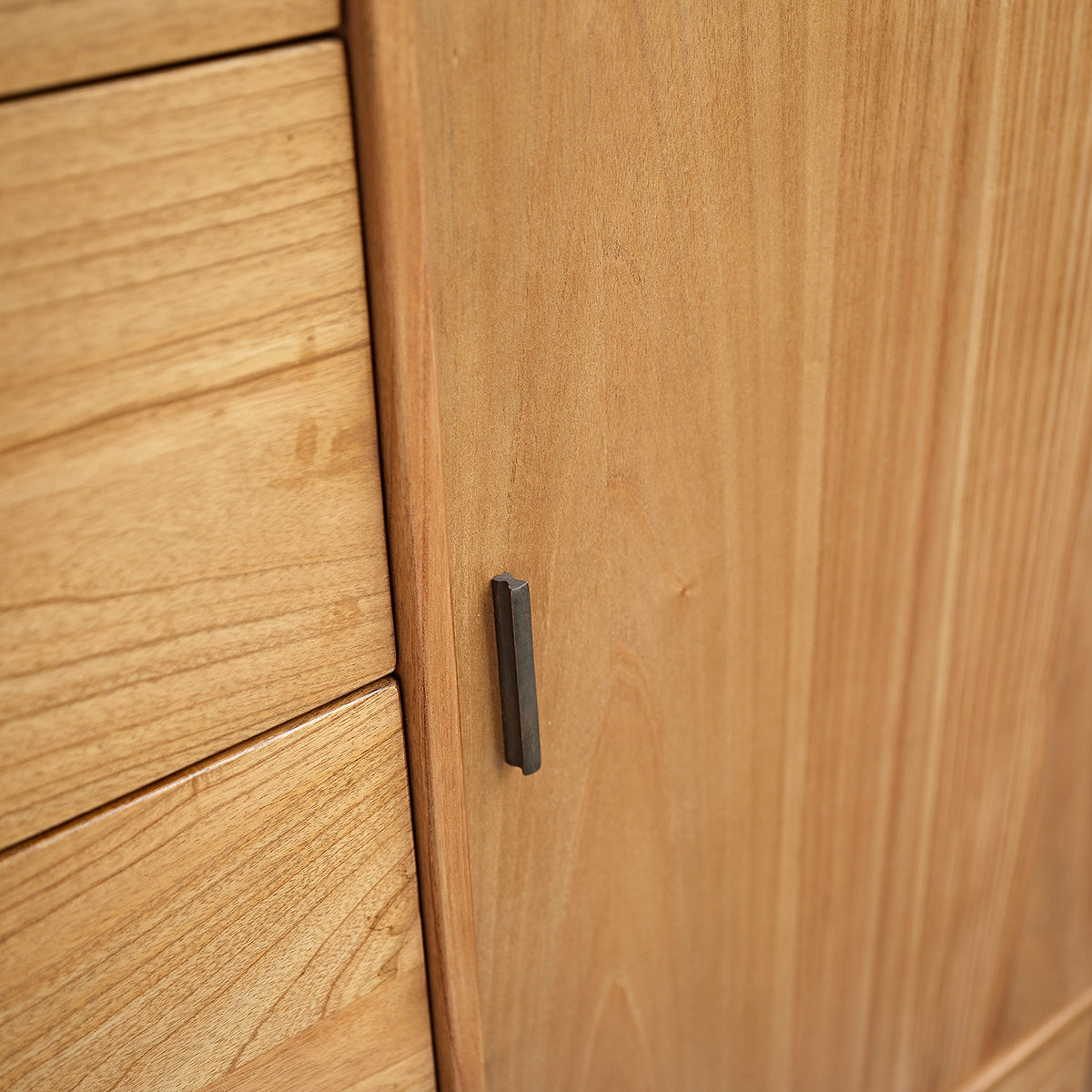 Berah Getah PIA armoire mindi massif 160 cm 5 tiroirs