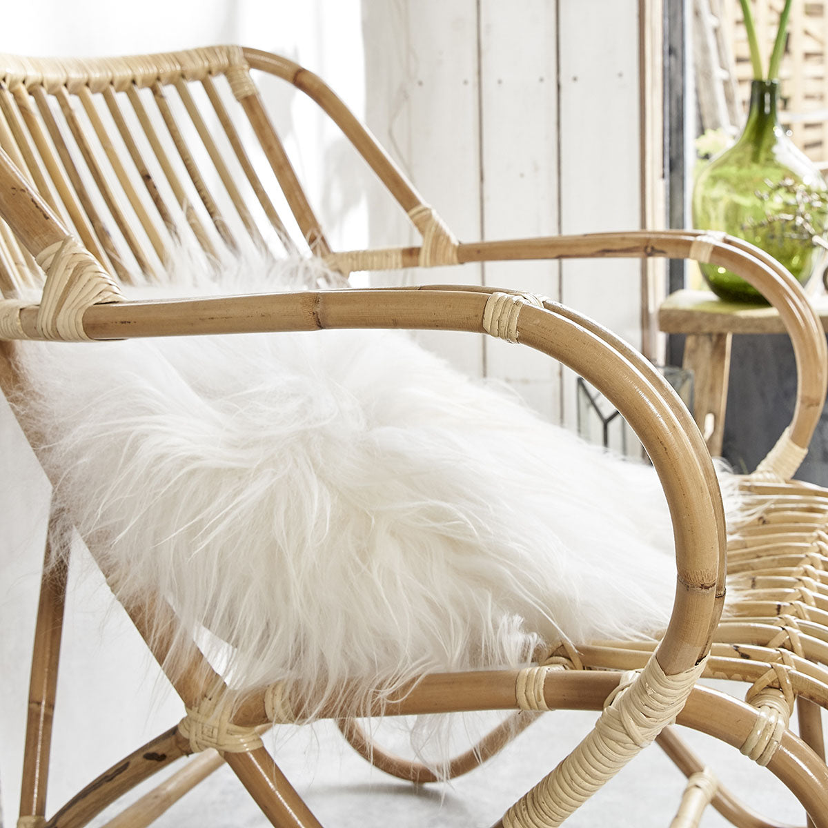 Berah Getah Paola fauteuil rotin cosy intérieur