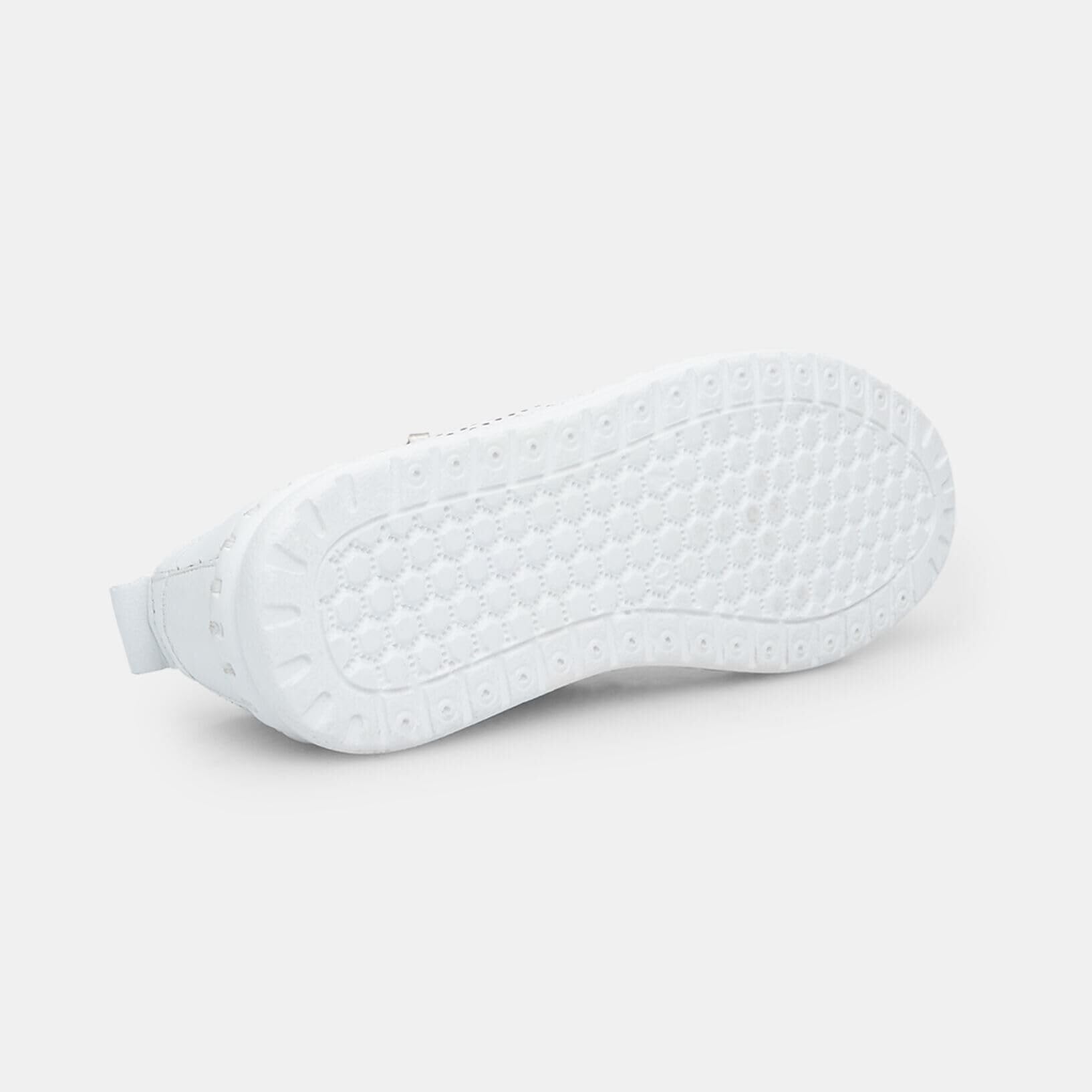 Bata Sneakers femme cuir perforé semelle caoutchouc