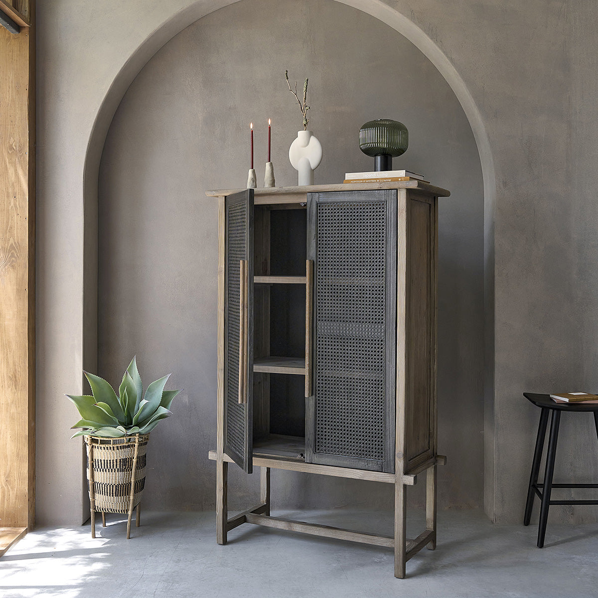 Berah Getah JUNKO armoire 166 cm pin recyclé cannage