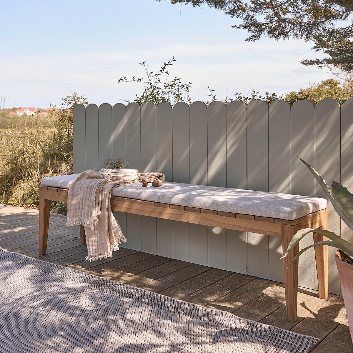 Berah Getah Bari banc de jardin teck 180 cm avec coussin