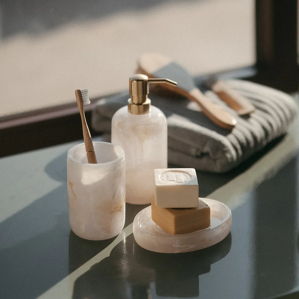 Andrea House Baño porte-brosses effet nacre blanc classique