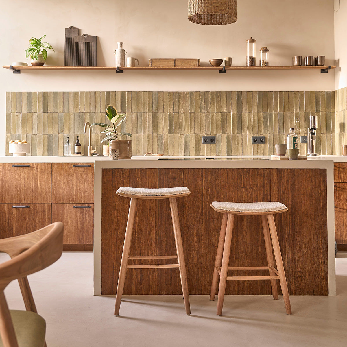 Berah Getah Ambre lot 2 tabourets bar teck bouclette 75 cm