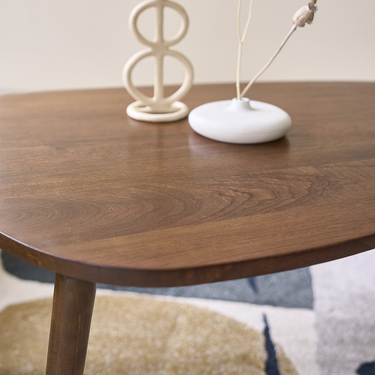 Berah Getah BRUNE table basse mindi noyer 100 cm triangle