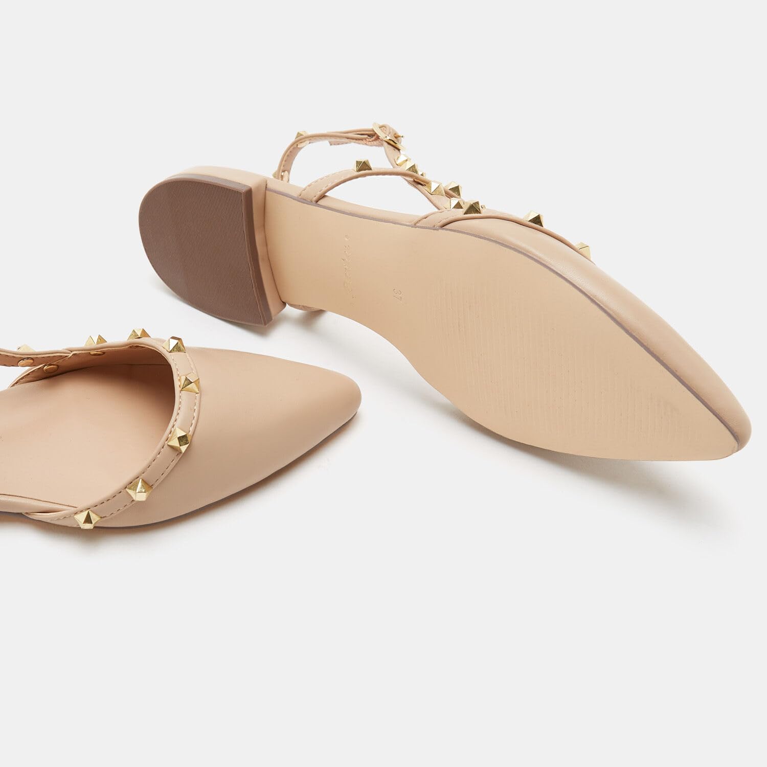 Bata Ballerines pointues cloutées plates