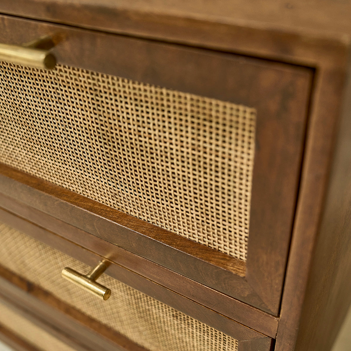 Berah Getah Raphael commode manguier cannage noyer 90 cm