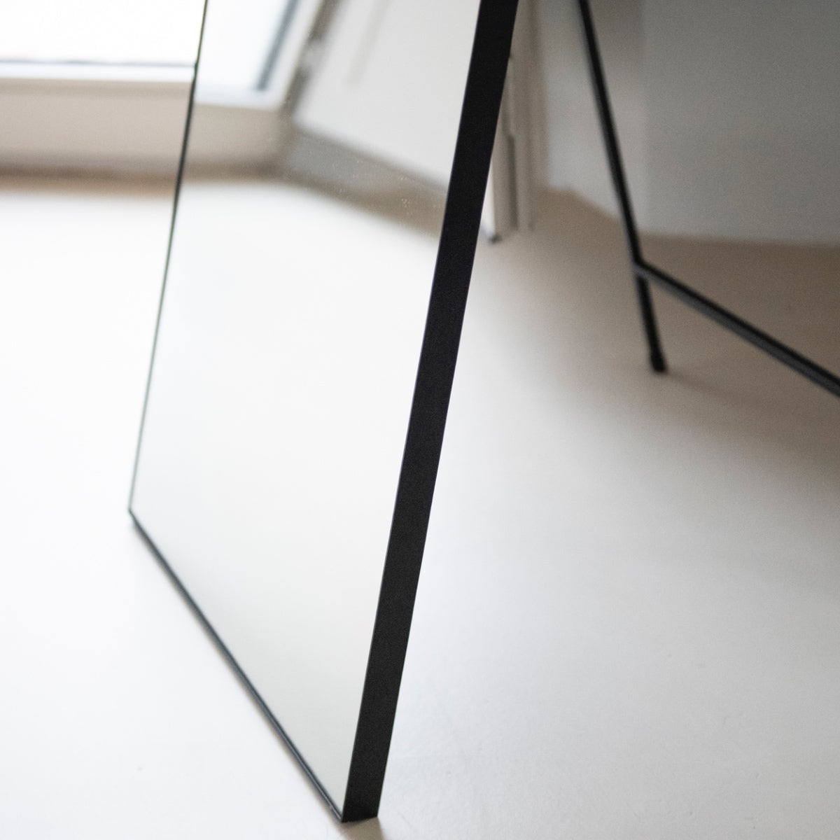 Andrea House Décoration Miroir sur pied métal noir