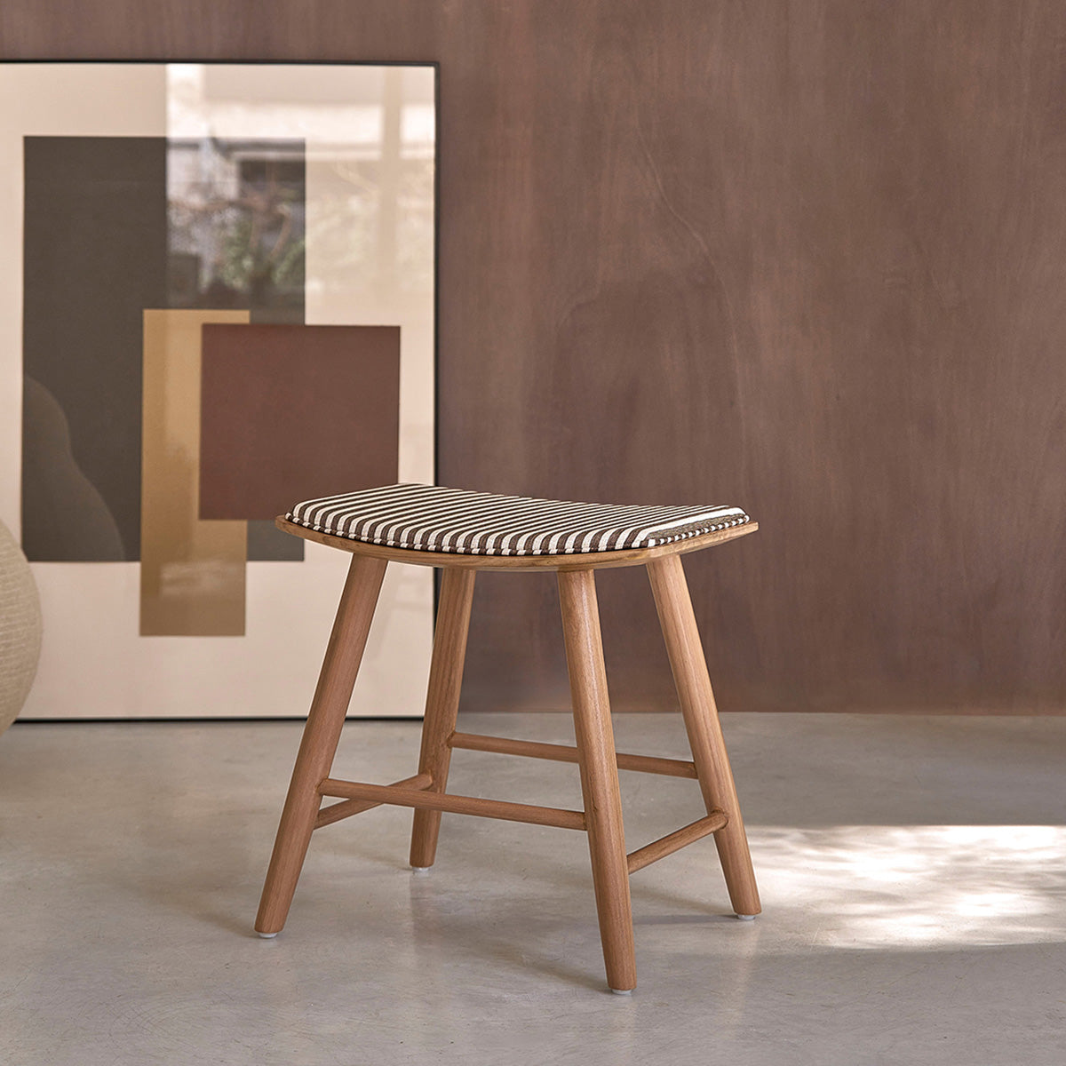 Berah Getah Ambre lot 2 tabourets teck rayures 45cm