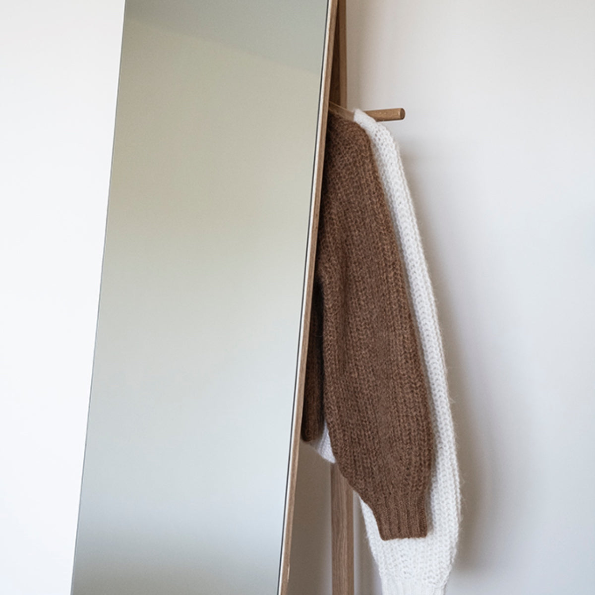 Andrea House miroir nordique bois avec étagère dressing