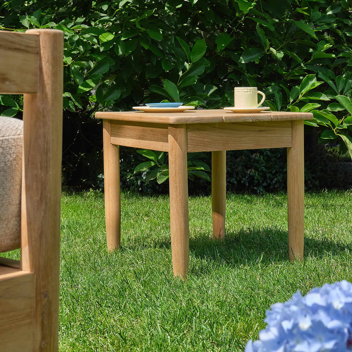 Berah Getah CALVI table appoint jardin teck 50x50 cm