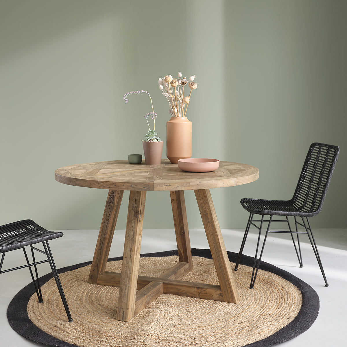 Berah Getah Cargo table ronde teck recyclé 4 pers chevrons
