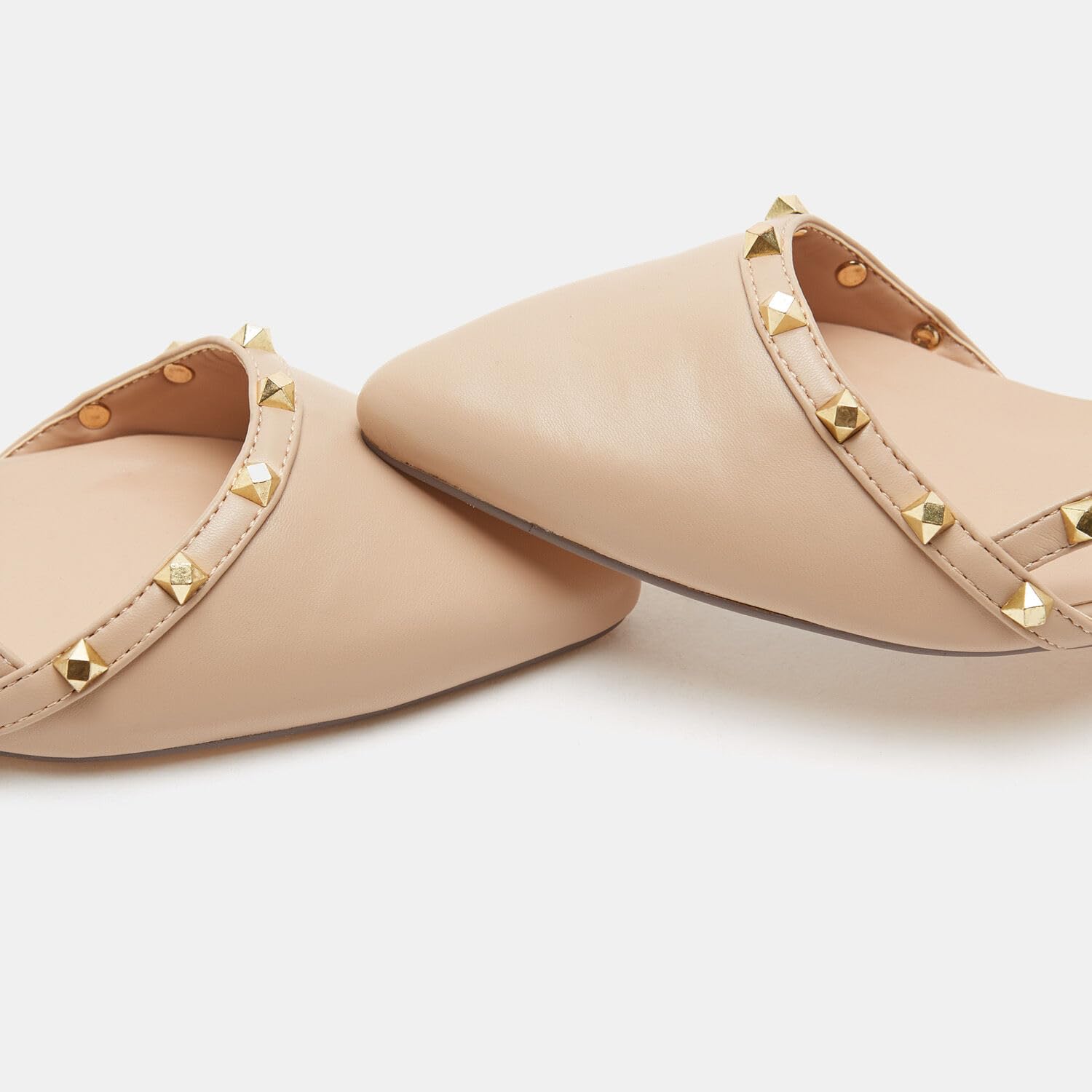 Bata Ballerines pointues cloutées plates
