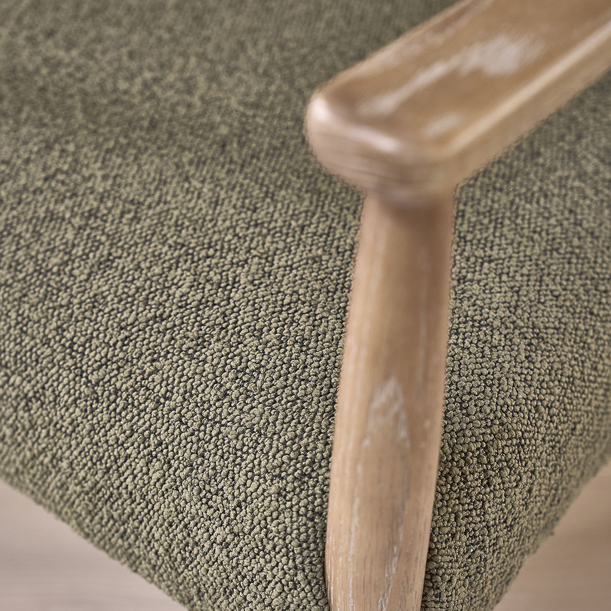 Berah Getah Luisa lot 2 chaises chêne bouclette kaki