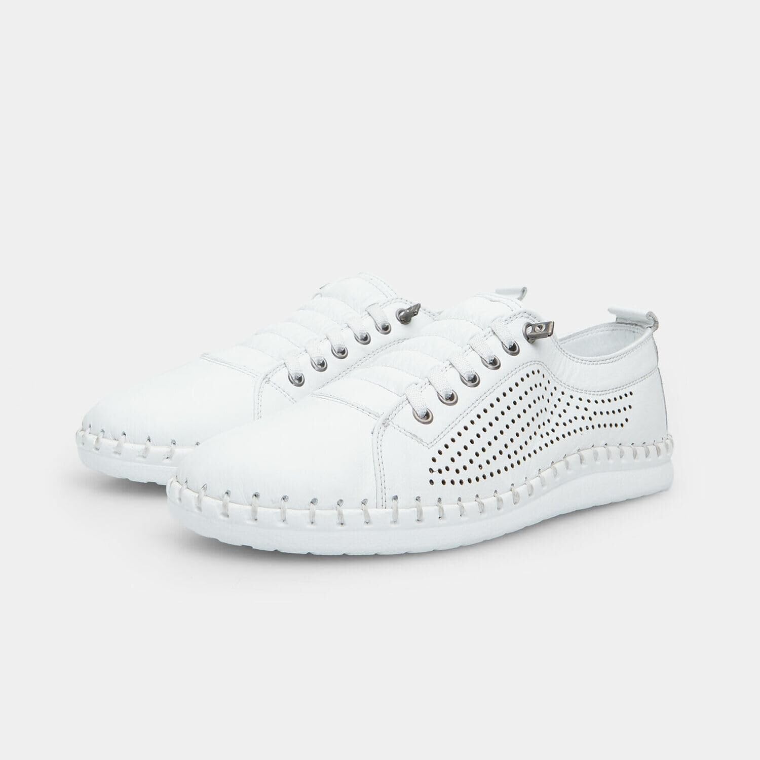 Bata Sneakers femme cuir perforé semelle caoutchouc