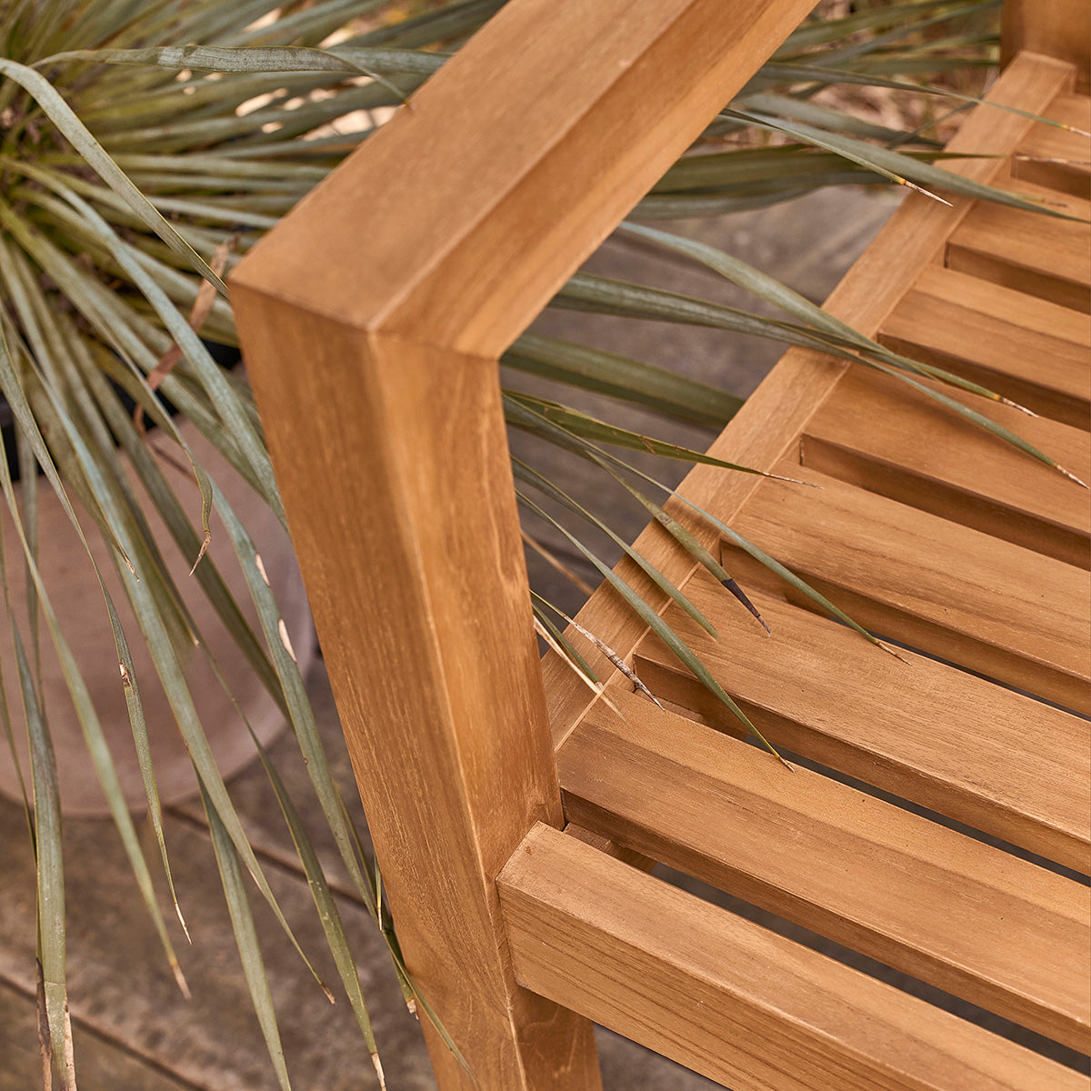 Berah Getah Malte banc jardin teck 160 cm accoudoirs