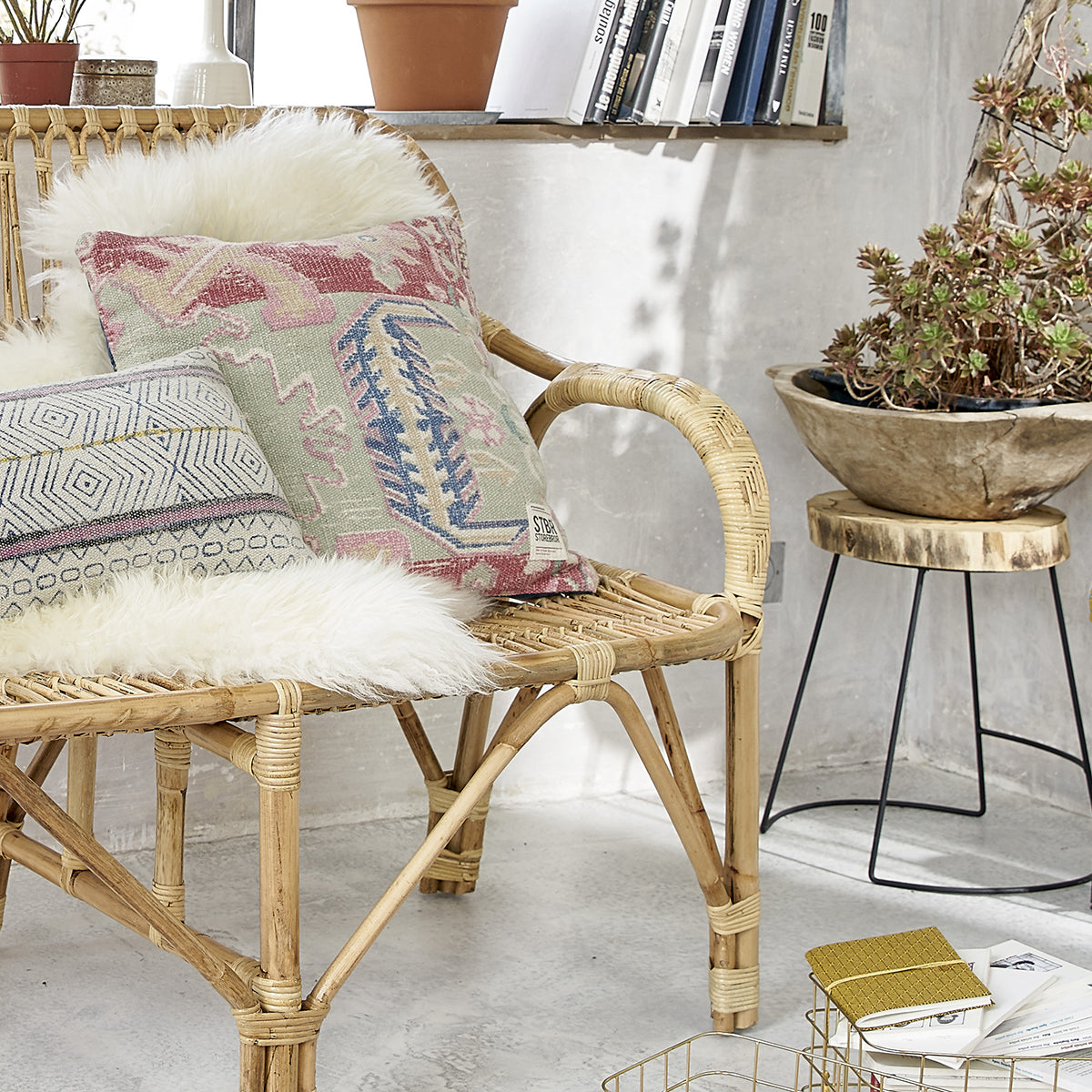 Berah Getah Paola banquette rotin naturel vintage coussin