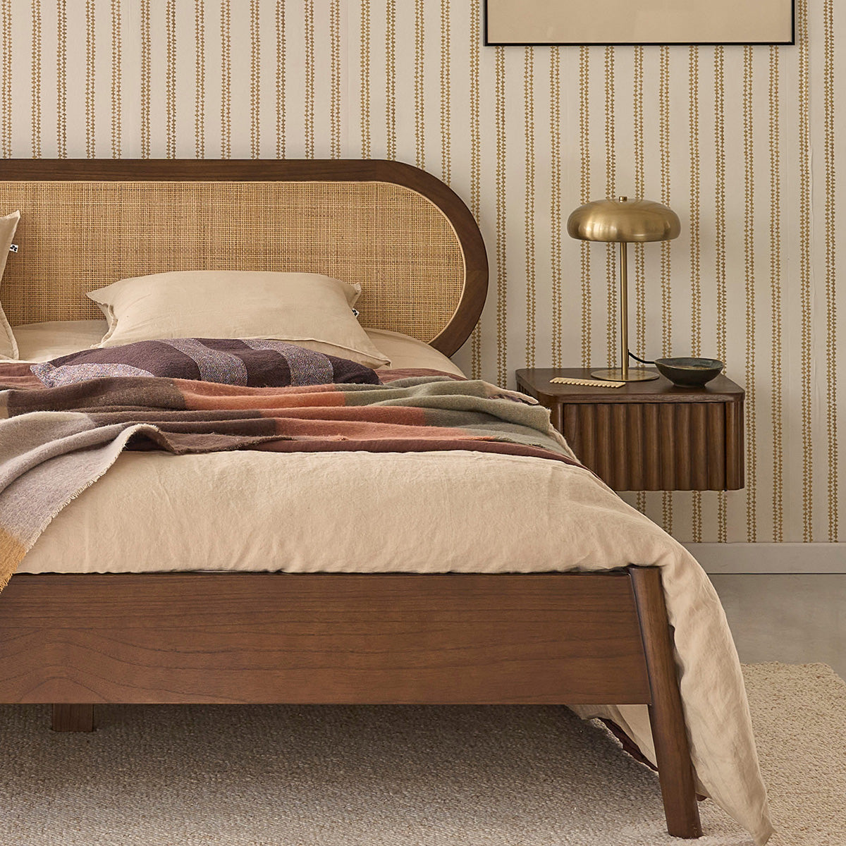 Berah Getah LILA lit bois 180 cm noyer cannage + sommier