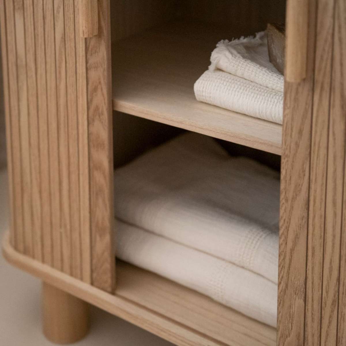 Andrea House armoire frêne pin portes coulissantes