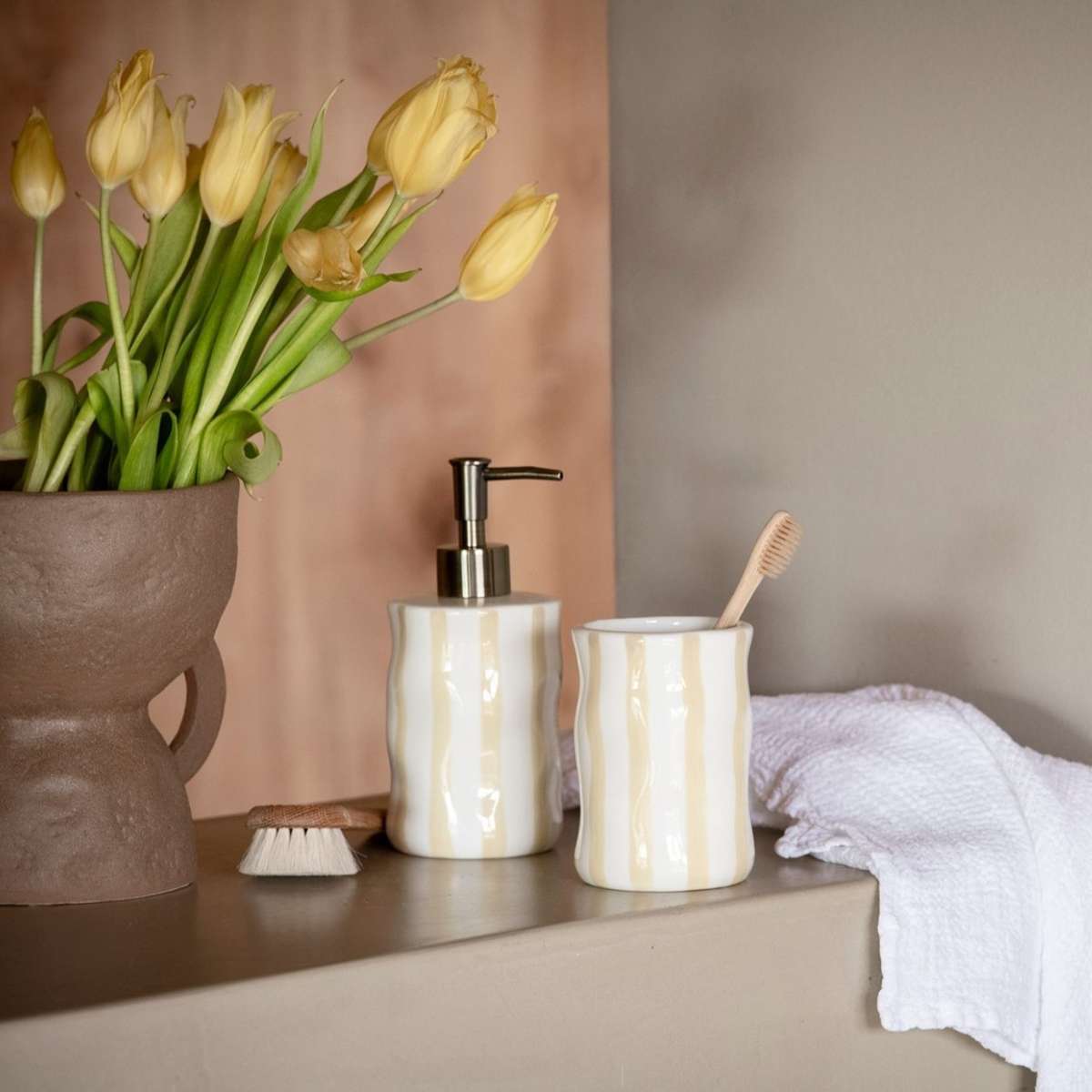 Andrea House Bari distributeur savon céramique blanc beige