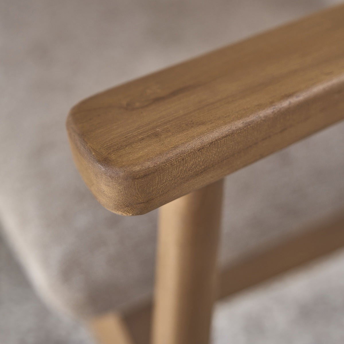 Berah Getah Sabi fauteuil teck cannage velours grège