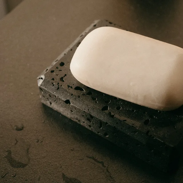 Andrea House porte-savon marbre travertin noir salle de bain