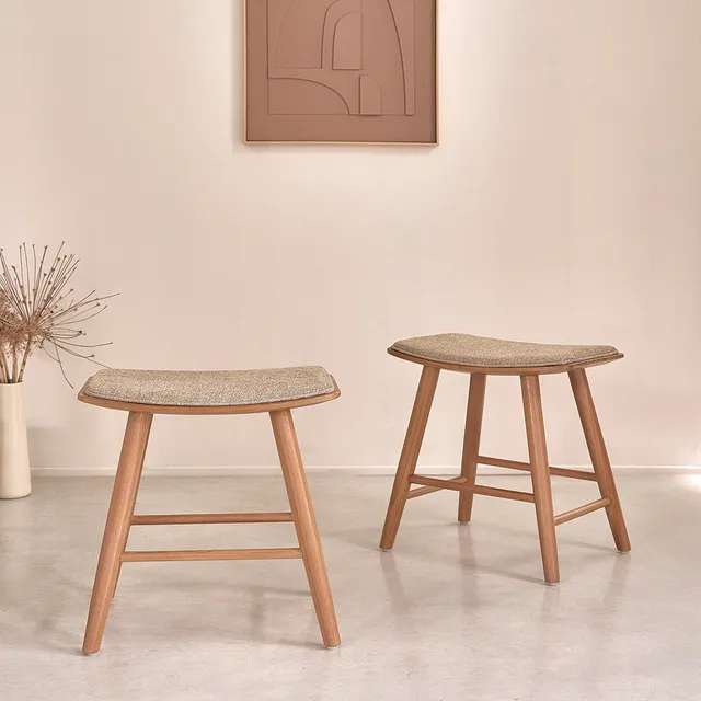 Berah Getah Ambre lot 2 tabourets teck velours grège