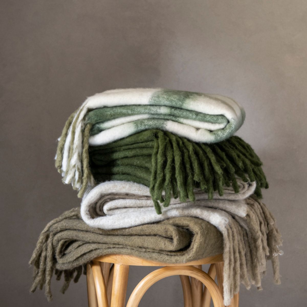 Andrea House plaid à carreaux beige en laine canapé