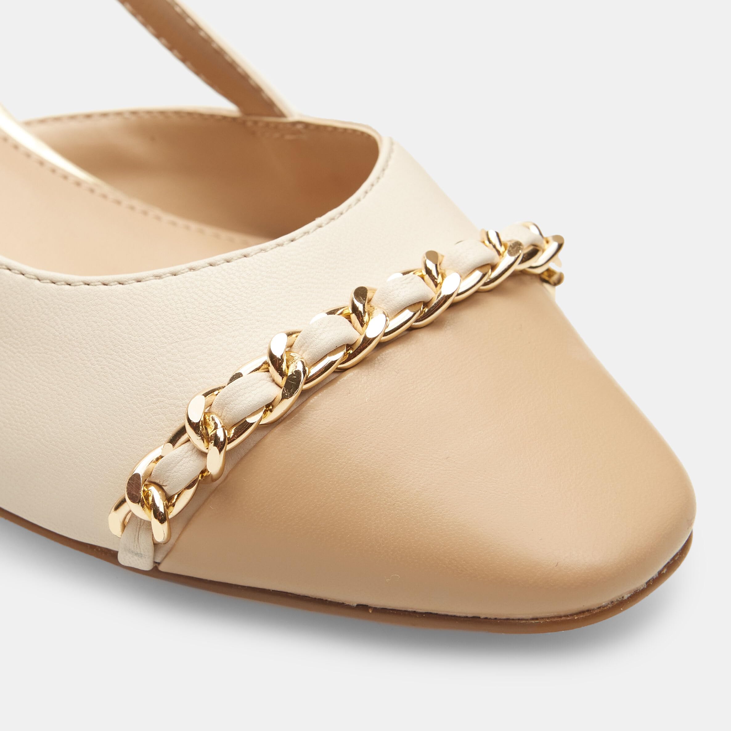 Bata escarpins femme talon midi chaîne élégante