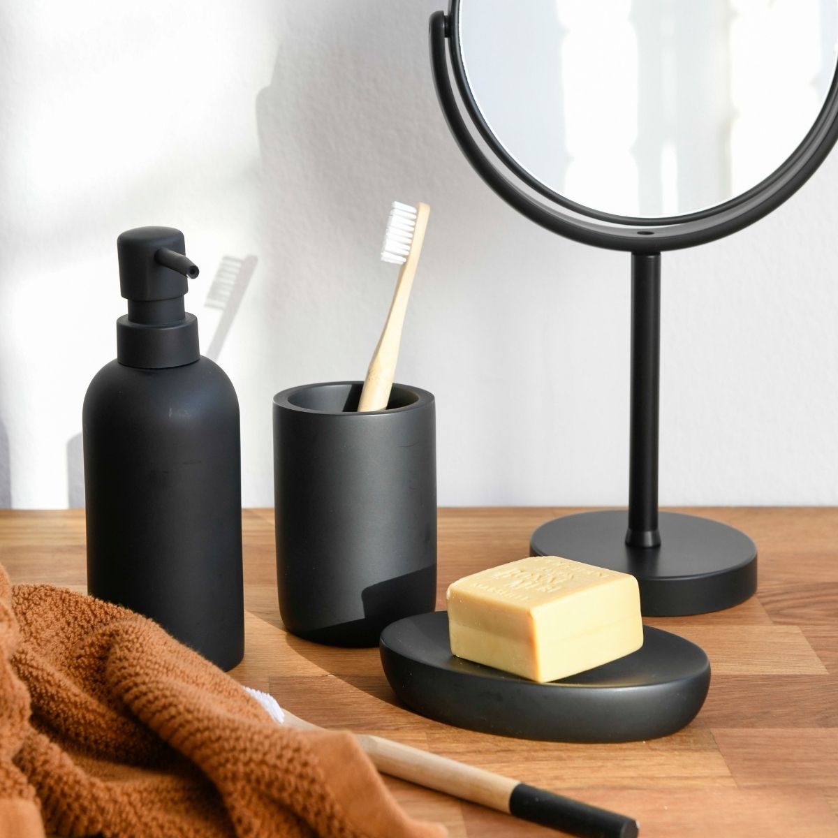 Andrea House distributeur savon résine noir salle de bain