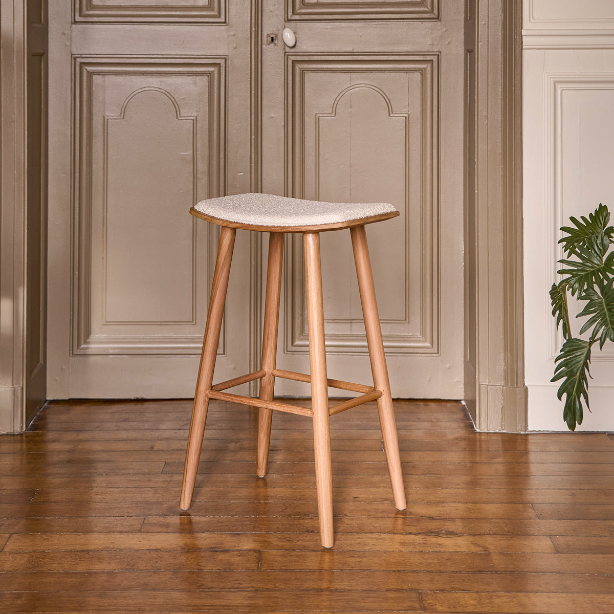 Berah Getah AMBRE tabouret de bar teck bouclette blanc 75 cm