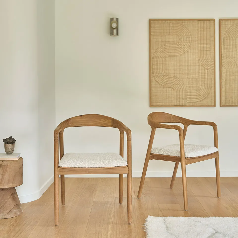 Berah Getah Ambre lot 2 chaises teck bouclette blanche