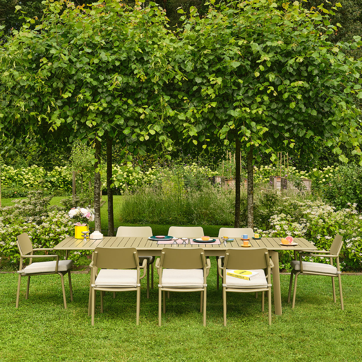 Berah Getah Saro table jardin aluminium kaki