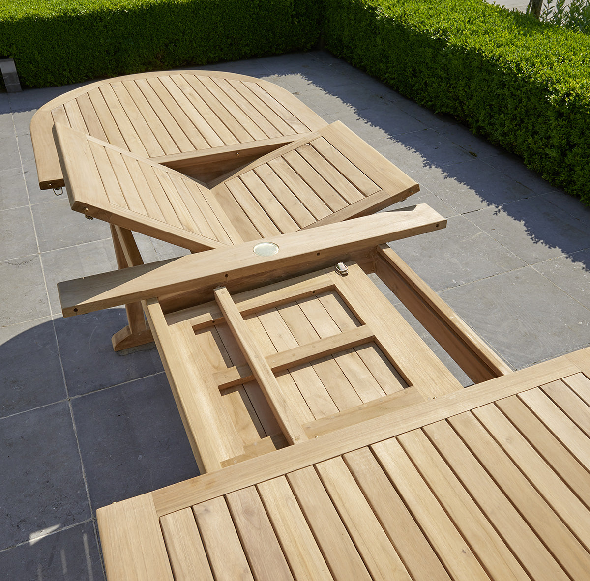 Berah Getah Jardin table jardin teck ovale extensible 10/12 pers