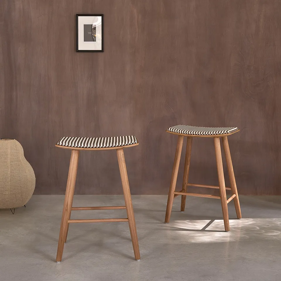 Berah Getah Ambre lot 2 tabourets teck rayures 65 cm