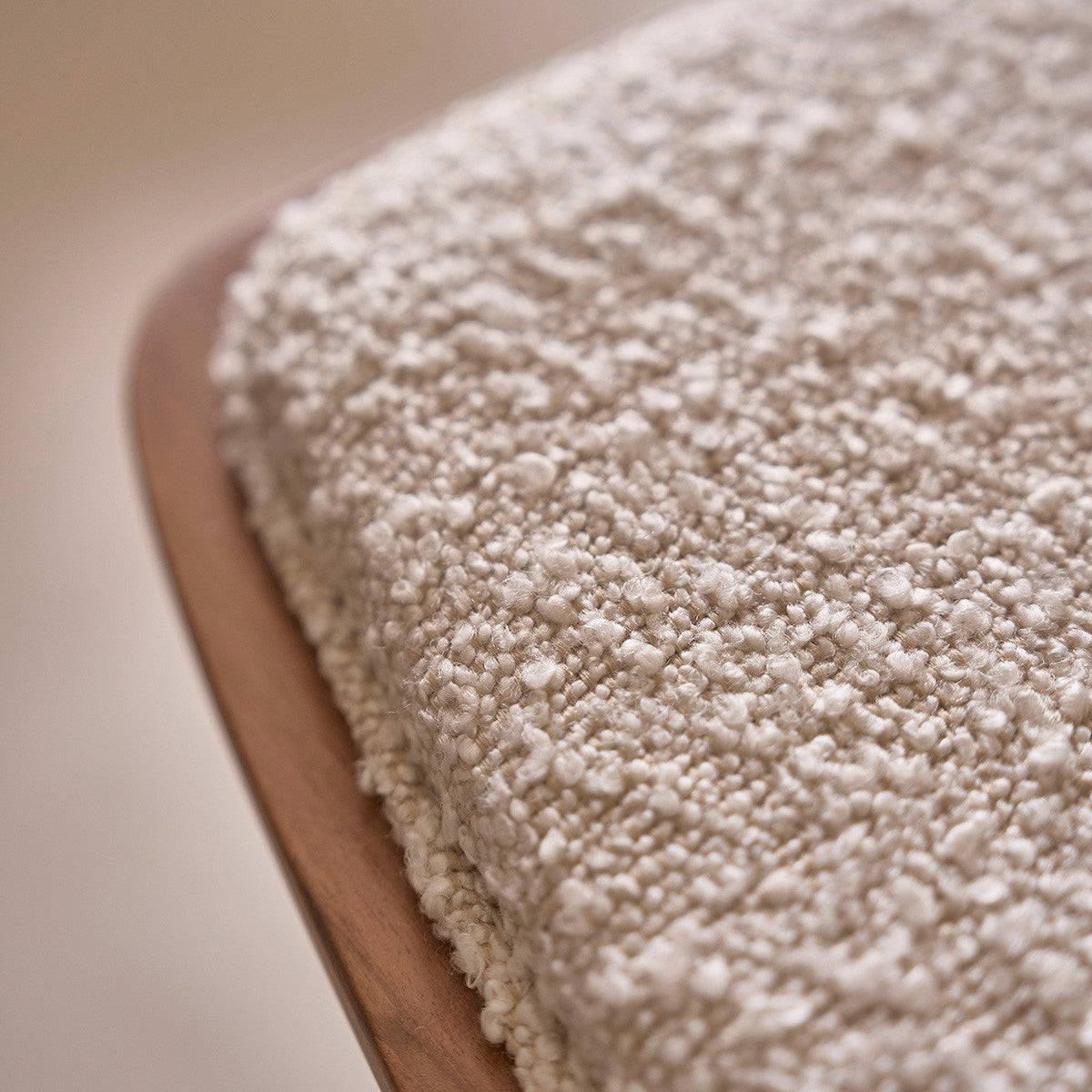 Berah Getah Ambre Tabouret de bar teck bouclette 65 cm