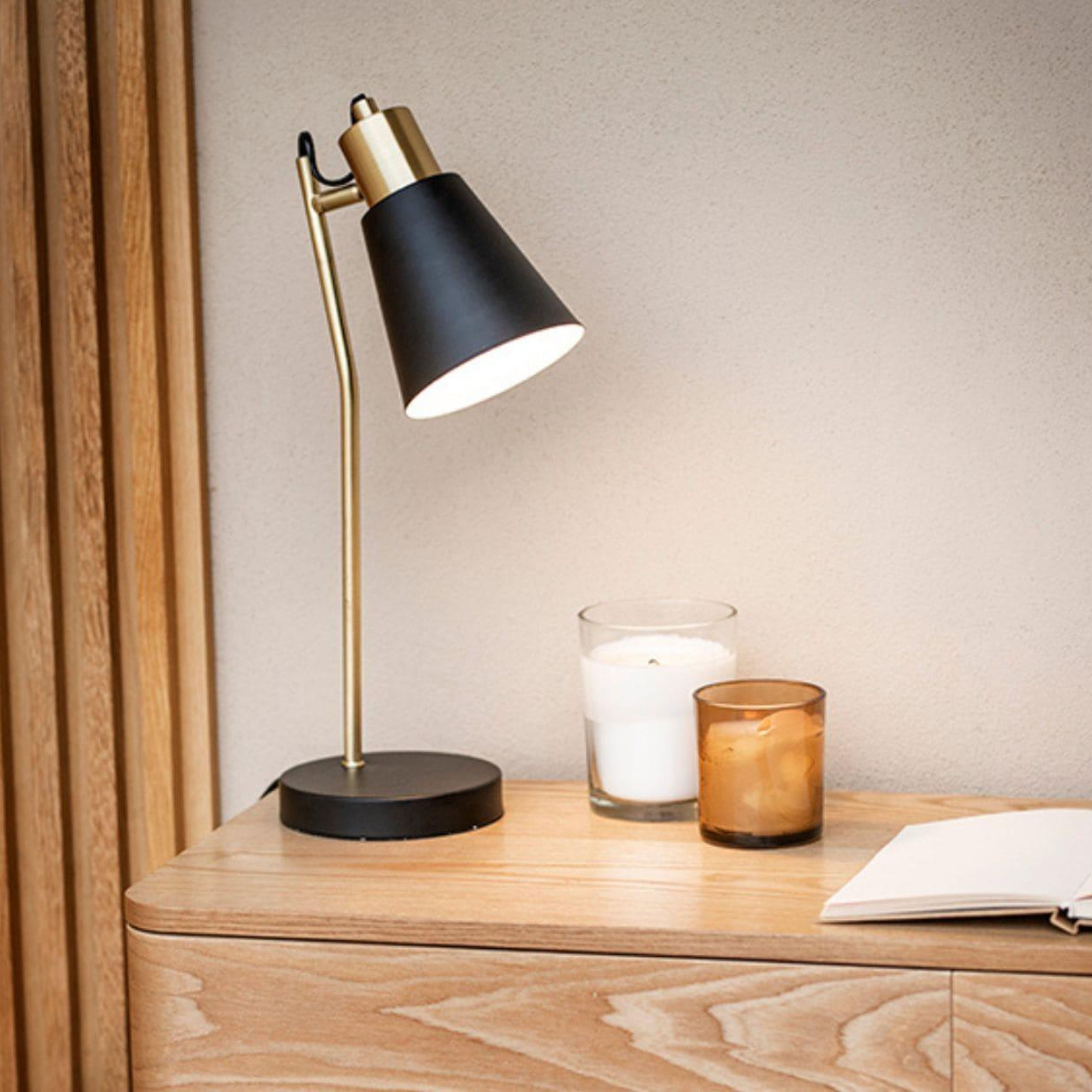 Andrea House lampe de table industrielle noire en métal