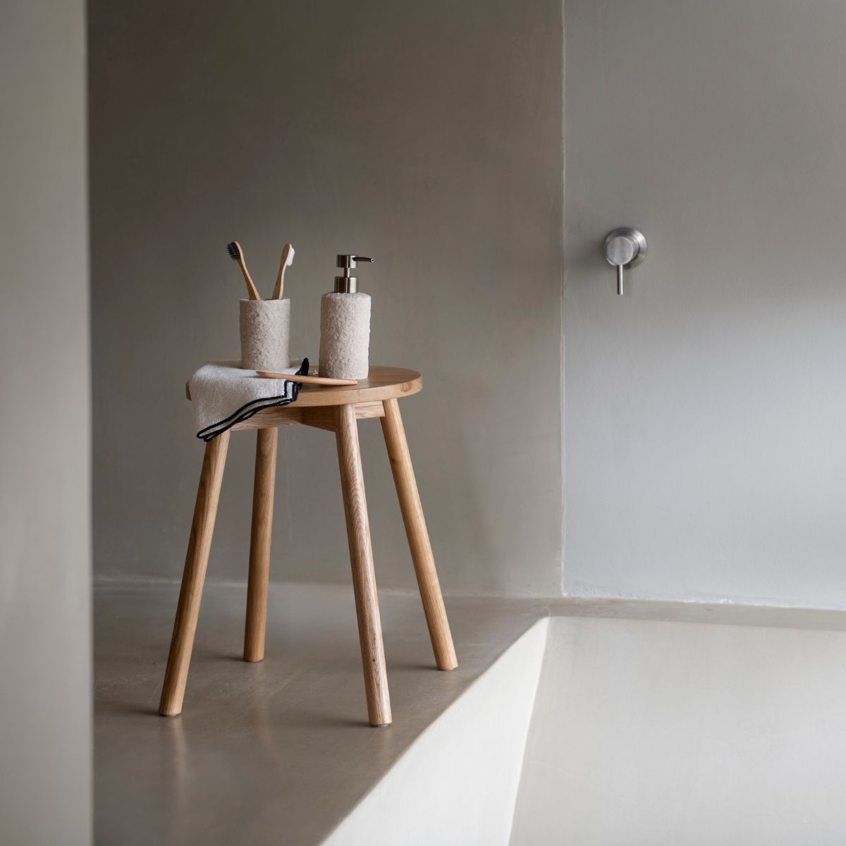 Andrea House Mueble tabouret bois de chêne salle de bain