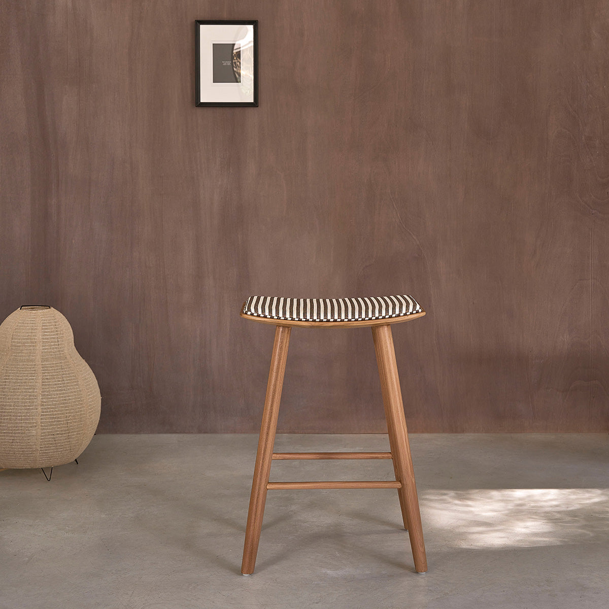 Berah Getah Ambre lot 2 tabourets teck rayures 65 cm