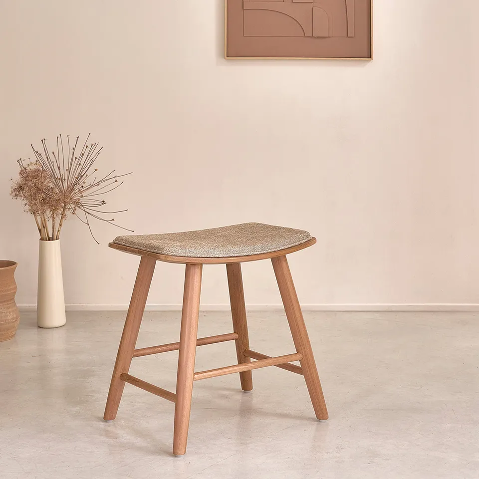 Berah Getah AMBRE tabouret teck velours grège 45 cm